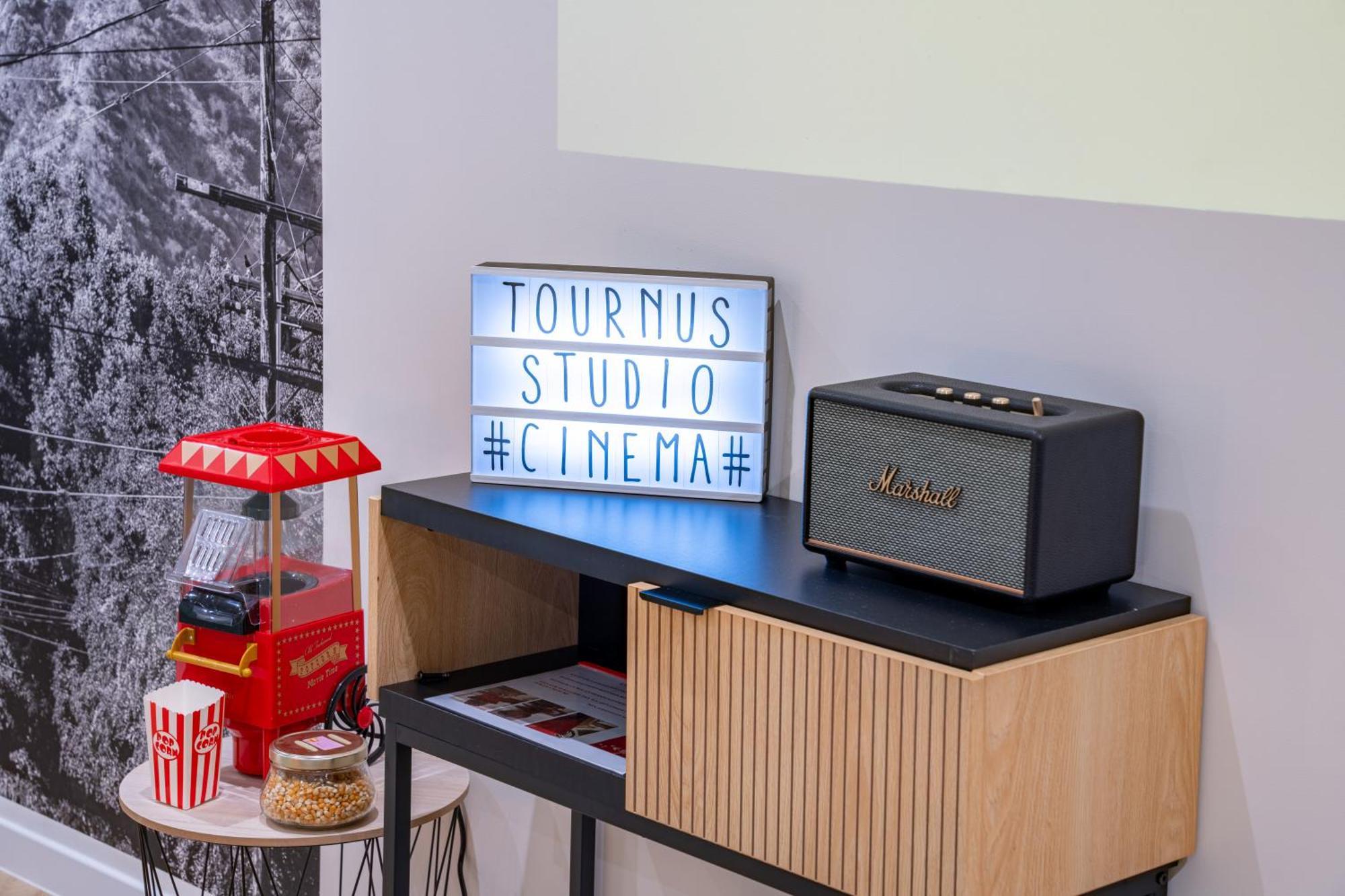 Food And Chill - Deux Appartements Hypercentre - 1 Theme Cinema - By Primo C0Nciergerie Tournus Exterior photo